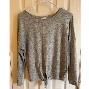🧨👗 3 for $25👗🧨 Grey tie up sweater top